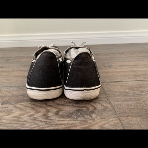 Shoes - Picture 4 of 8